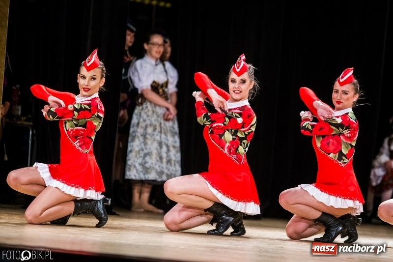 Zdjęcie w galerii na portalu naszraciborz.pl: 20 lat z tańcem. Jubileuszowy koncert Źródła na deskach RCK  wiadomości z regionu