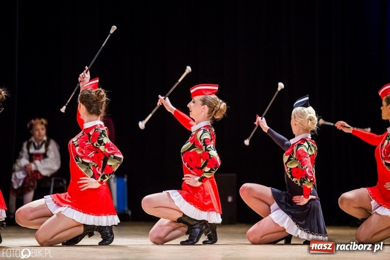 Zdjęcie w galerii na portalu naszraciborz.pl: 20 lat z tańcem. Jubileuszowy koncert Źródła na deskach RCK  wiadomości z regionu