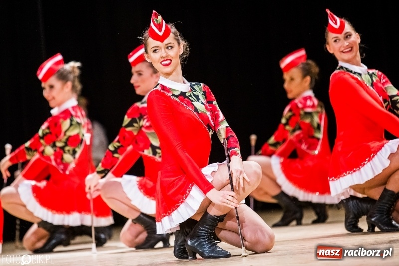 Zdjęcie w galerii na portalu naszraciborz.pl: 20 lat z tańcem. Jubileuszowy koncert Źródła na deskach RCK  wiadomości z regionu