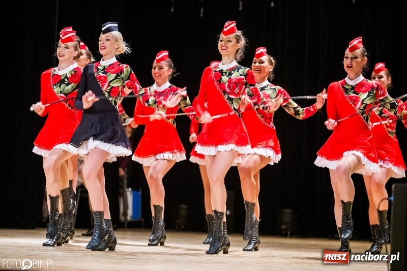 Zdjęcie w galerii na portalu naszraciborz.pl: 20 lat z tańcem. Jubileuszowy koncert Źródła na deskach RCK  wiadomości z regionu