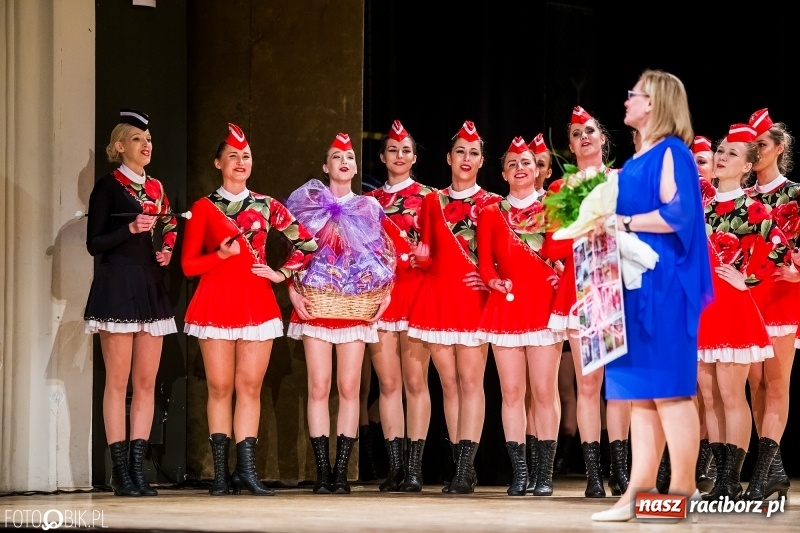 Zdjęcie w galerii na portalu naszraciborz.pl: 20 lat z tańcem. Jubileuszowy koncert Źródła na deskach RCK  wiadomości z regionu