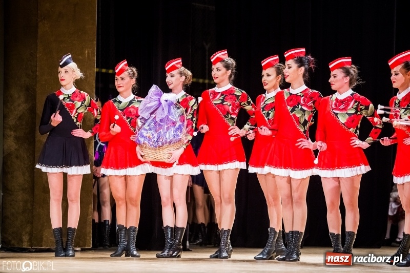 Zdjęcie w galerii na portalu naszraciborz.pl: 20 lat z tańcem. Jubileuszowy koncert Źródła na deskach RCK  wiadomości z regionu