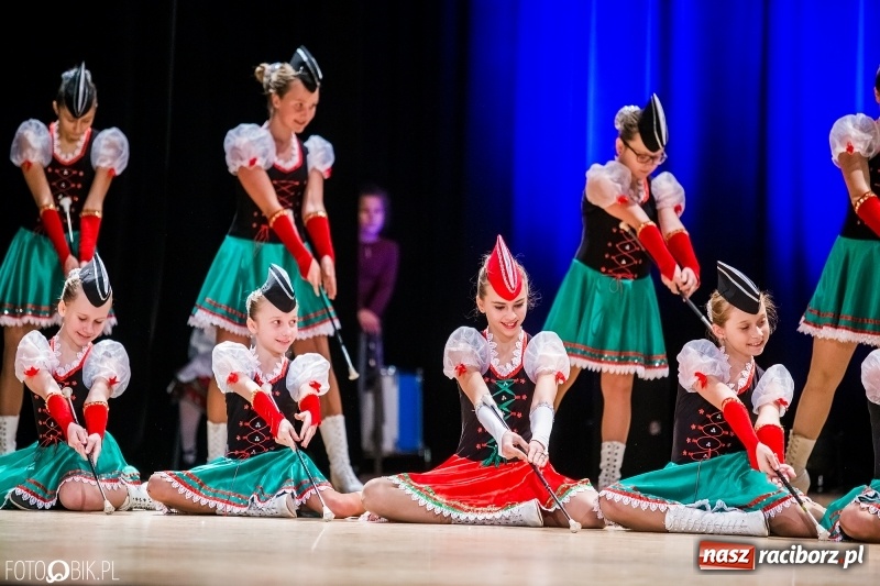 Zdjęcie w galerii na portalu naszraciborz.pl: 20 lat z tańcem. Jubileuszowy koncert Źródła na deskach RCK  wiadomości z regionu