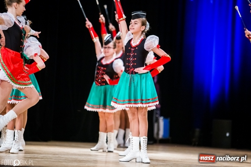 Zdjęcie w galerii na portalu naszraciborz.pl: 20 lat z tańcem. Jubileuszowy koncert Źródła na deskach RCK  wiadomości z regionu