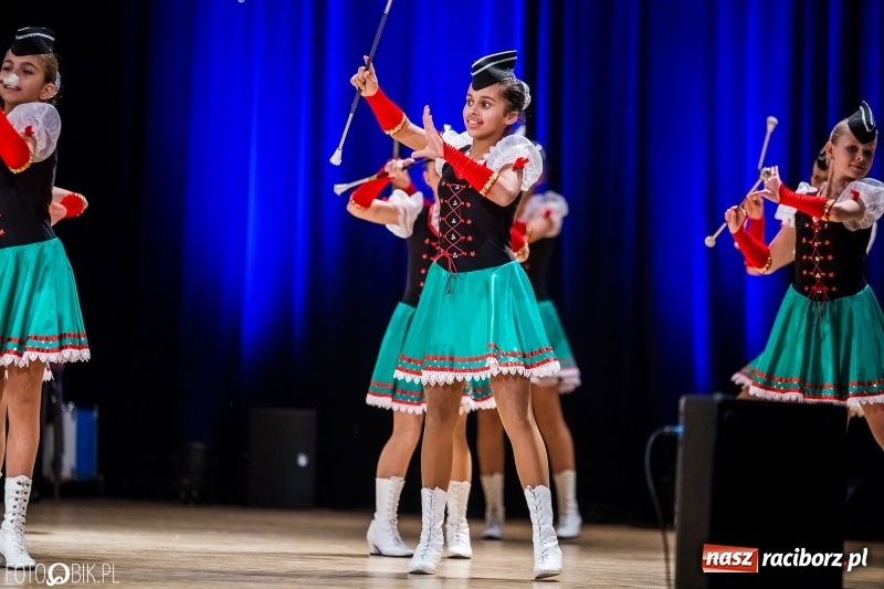 Zdjęcie w galerii na portalu naszraciborz.pl: 20 lat z tańcem. Jubileuszowy koncert Źródła na deskach RCK  wiadomości z regionu