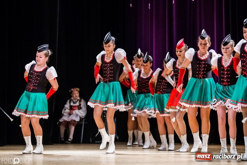 Zdjęcie w galerii na portalu naszraciborz.pl: 20 lat z tańcem. Jubileuszowy koncert Źródła na deskach RCK  wiadomości z regionu
