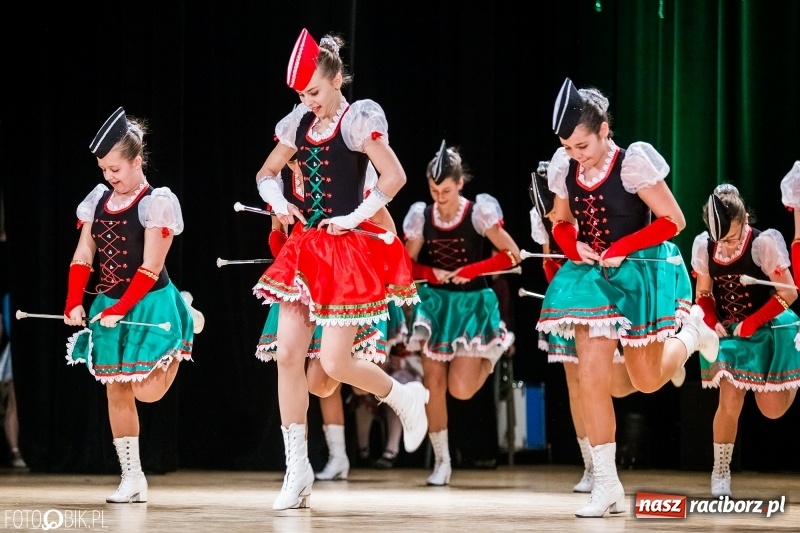 Zdjęcie w galerii na portalu naszraciborz.pl: 20 lat z tańcem. Jubileuszowy koncert Źródła na deskach RCK  wiadomości z regionu