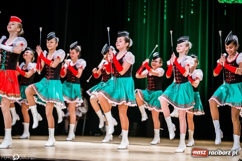 Zdjęcie w galerii na portalu naszraciborz.pl: 20 lat z tańcem. Jubileuszowy koncert Źródła na deskach RCK  wiadomości z regionu