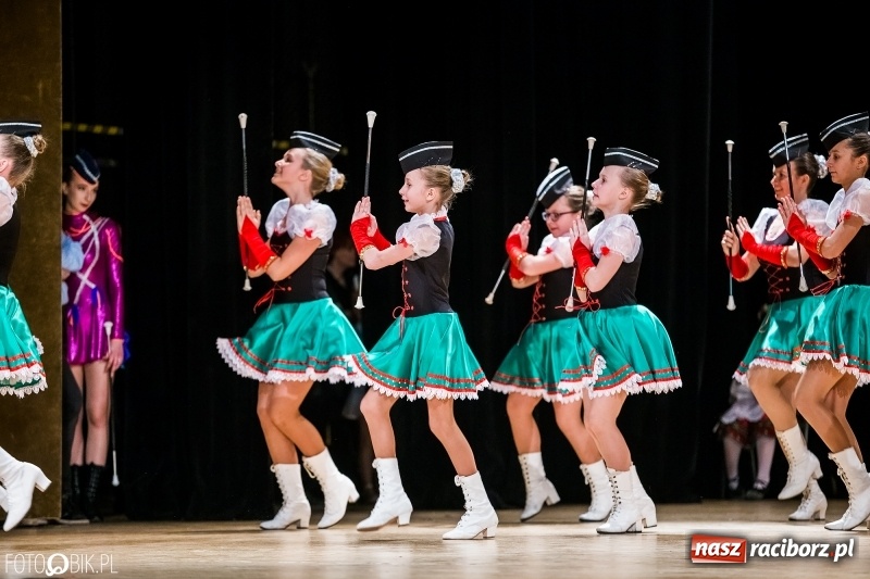 Zdjęcie w galerii na portalu naszraciborz.pl: 20 lat z tańcem. Jubileuszowy koncert Źródła na deskach RCK  wiadomości z regionu
