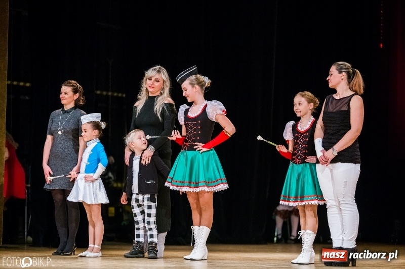 Zdjęcie w galerii na portalu naszraciborz.pl: 20 lat z tańcem. Jubileuszowy koncert Źródła na deskach RCK  wiadomości z regionu