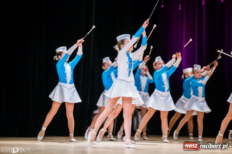 Zdjęcie w galerii na portalu naszraciborz.pl: 20 lat z tańcem. Jubileuszowy koncert Źródła na deskach RCK  wiadomości z regionu