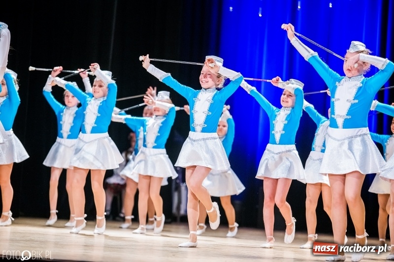 Zdjęcie w galerii na portalu naszraciborz.pl: 20 lat z tańcem. Jubileuszowy koncert Źródła na deskach RCK  wiadomości z regionu