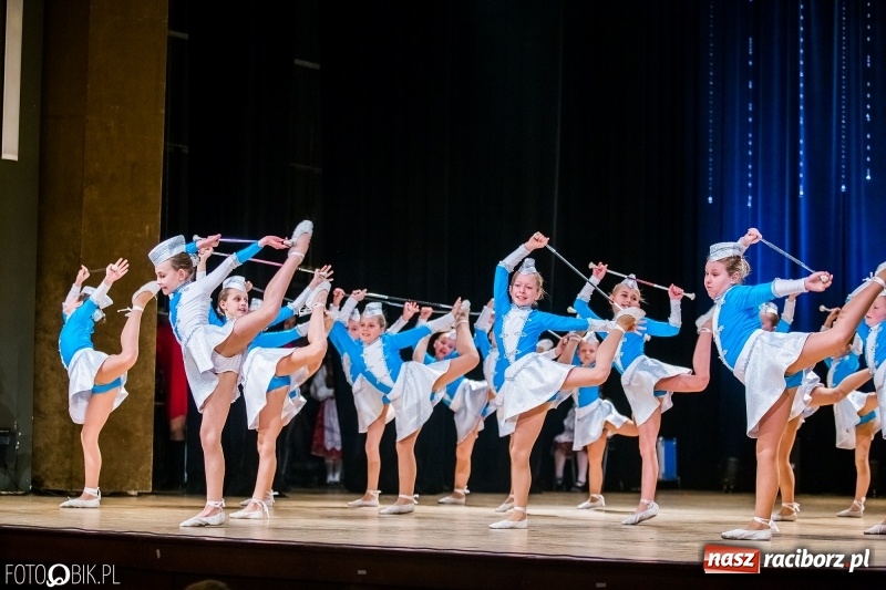 Zdjęcie w galerii na portalu naszraciborz.pl: 20 lat z tańcem. Jubileuszowy koncert Źródła na deskach RCK  wiadomości z regionu