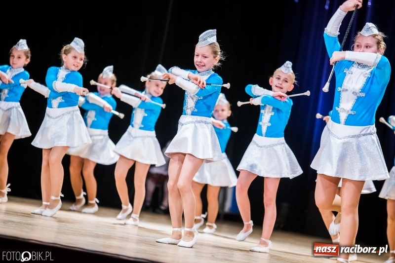 Zdjęcie w galerii na portalu naszraciborz.pl: 20 lat z tańcem. Jubileuszowy koncert Źródła na deskach RCK  wiadomości z regionu