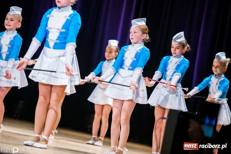 Zdjęcie w galerii na portalu naszraciborz.pl: 20 lat z tańcem. Jubileuszowy koncert Źródła na deskach RCK  wiadomości z regionu