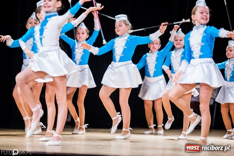 Zdjęcie w galerii na portalu naszraciborz.pl: 20 lat z tańcem. Jubileuszowy koncert Źródła na deskach RCK  wiadomości z regionu