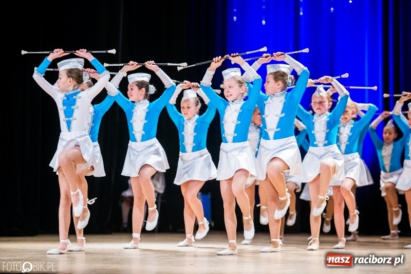 Zdjęcie w galerii na portalu naszraciborz.pl: 20 lat z tańcem. Jubileuszowy koncert Źródła na deskach RCK  wiadomości z regionu
