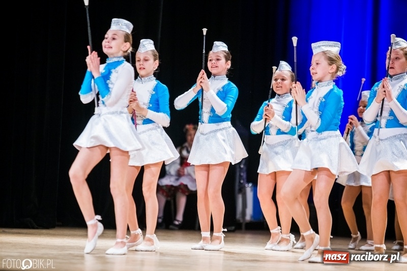 Zdjęcie w galerii na portalu naszraciborz.pl: 20 lat z tańcem. Jubileuszowy koncert Źródła na deskach RCK  wiadomości z regionu