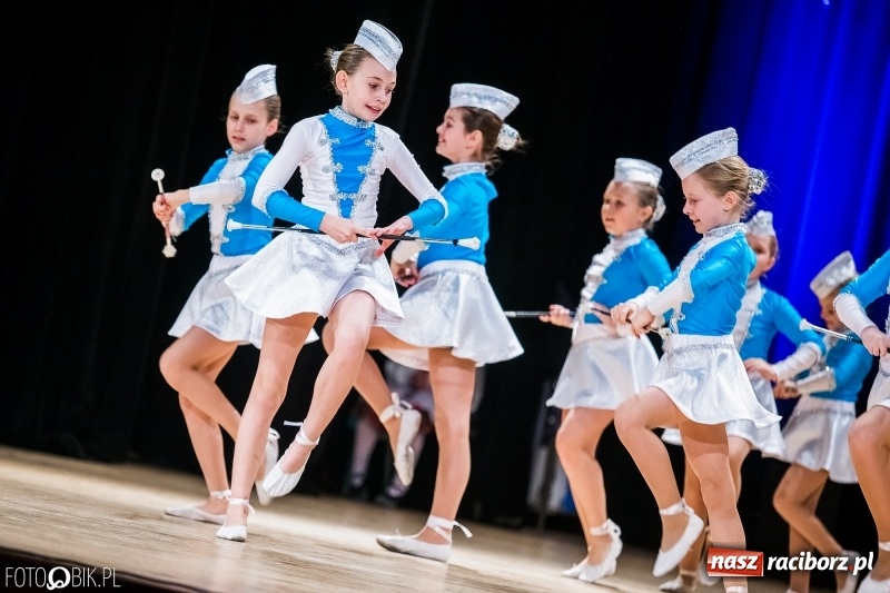 Zdjęcie w galerii na portalu naszraciborz.pl: 20 lat z tańcem. Jubileuszowy koncert Źródła na deskach RCK  wiadomości z regionu