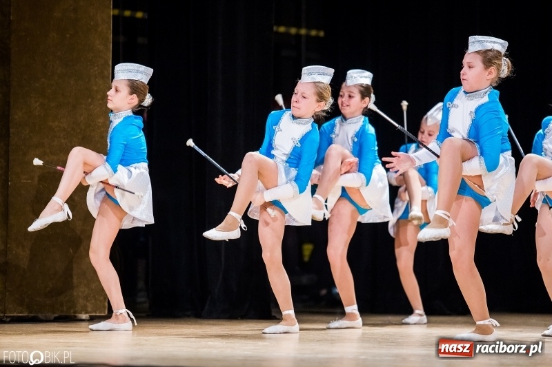 Zdjęcie w galerii na portalu naszraciborz.pl: 20 lat z tańcem. Jubileuszowy koncert Źródła na deskach RCK  wiadomości z regionu