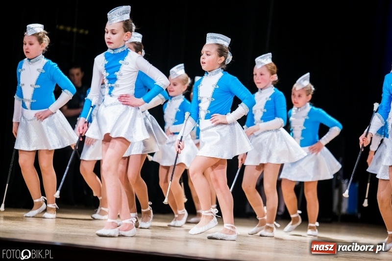 Zdjęcie w galerii na portalu naszraciborz.pl: 20 lat z tańcem. Jubileuszowy koncert Źródła na deskach RCK  wiadomości z regionu