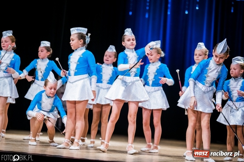 Zdjęcie w galerii na portalu naszraciborz.pl: 20 lat z tańcem. Jubileuszowy koncert Źródła na deskach RCK  wiadomości z regionu