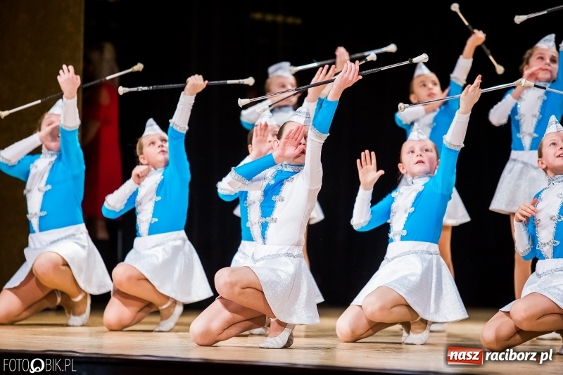 Zdjęcie w galerii na portalu naszraciborz.pl: 20 lat z tańcem. Jubileuszowy koncert Źródła na deskach RCK  wiadomości z regionu