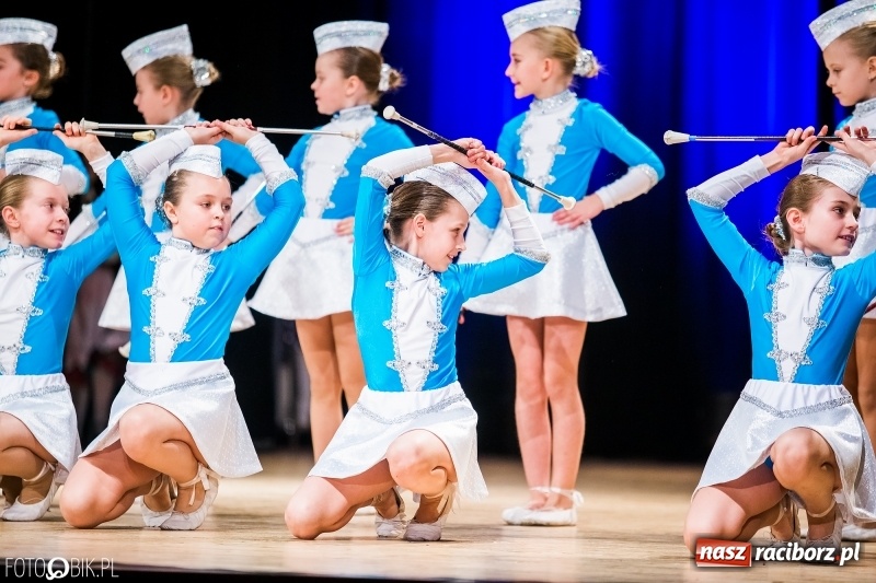 Zdjęcie w galerii na portalu naszraciborz.pl: 20 lat z tańcem. Jubileuszowy koncert Źródła na deskach RCK  wiadomości z regionu