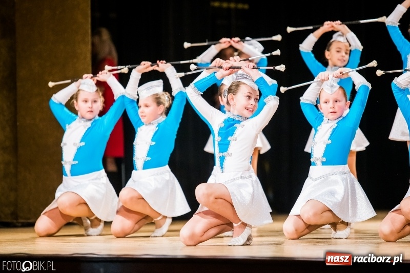 Zdjęcie w galerii na portalu naszraciborz.pl: 20 lat z tańcem. Jubileuszowy koncert Źródła na deskach RCK  wiadomości z regionu