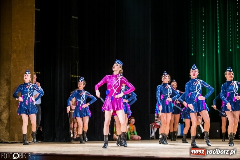 Zdjęcie w galerii na portalu naszraciborz.pl: 20 lat z tańcem. Jubileuszowy koncert Źródła na deskach RCK  wiadomości z regionu