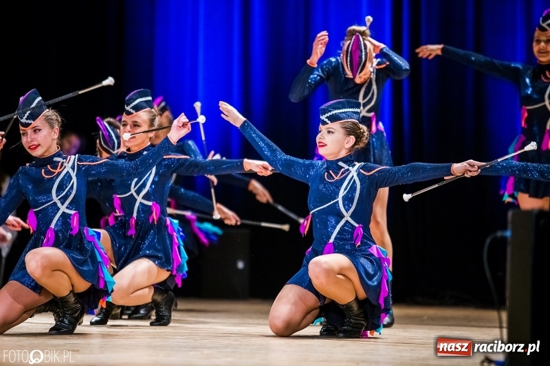 Zdjęcie w galerii na portalu naszraciborz.pl: 20 lat z tańcem. Jubileuszowy koncert Źródła na deskach RCK  wiadomości z regionu
