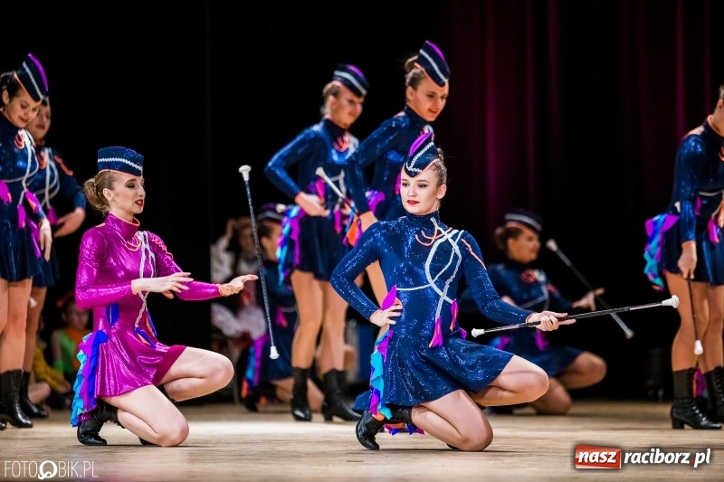 Zdjęcie w galerii na portalu naszraciborz.pl: 20 lat z tańcem. Jubileuszowy koncert Źródła na deskach RCK  wiadomości z regionu