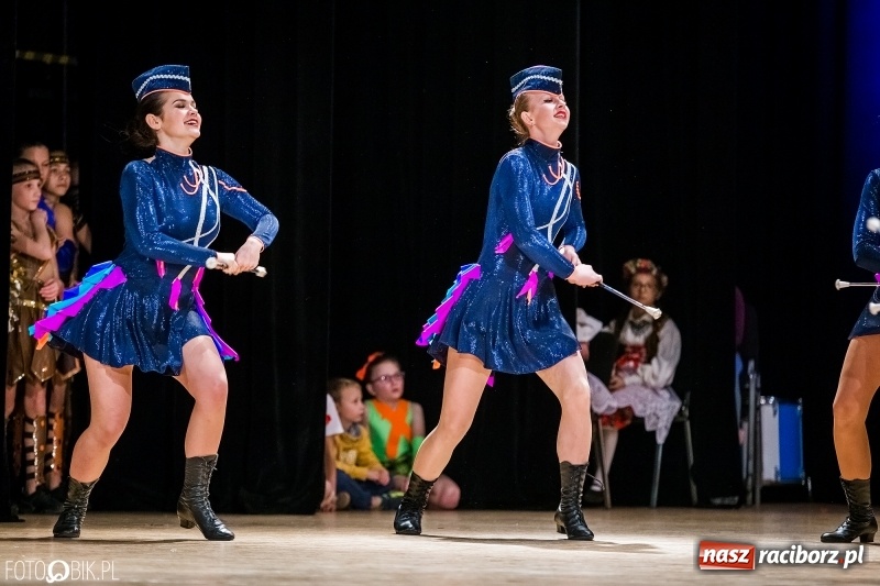 Zdjęcie w galerii na portalu naszraciborz.pl: 20 lat z tańcem. Jubileuszowy koncert Źródła na deskach RCK  wiadomości z regionu