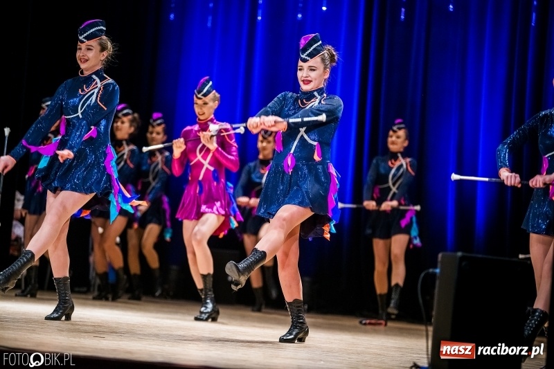 Zdjęcie w galerii na portalu naszraciborz.pl: 20 lat z tańcem. Jubileuszowy koncert Źródła na deskach RCK  wiadomości z regionu