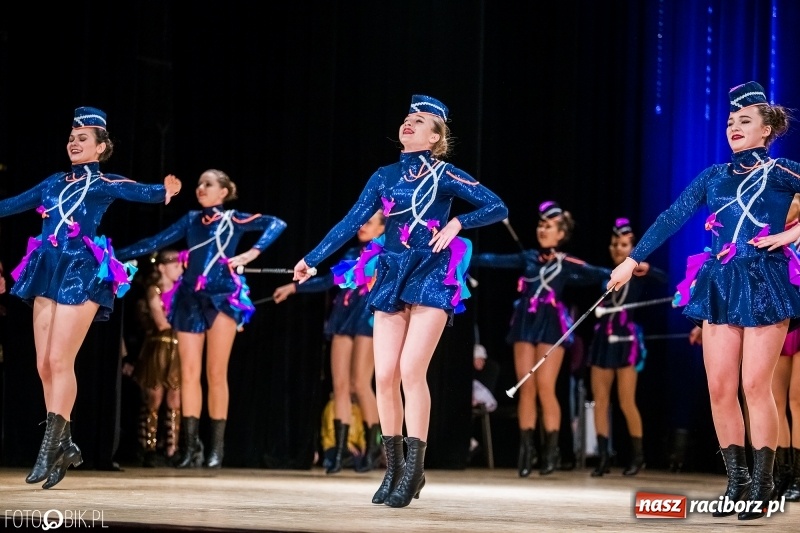 Zdjęcie w galerii na portalu naszraciborz.pl: 20 lat z tańcem. Jubileuszowy koncert Źródła na deskach RCK  wiadomości z regionu