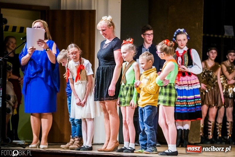 Zdjęcie w galerii na portalu naszraciborz.pl: 20 lat z tańcem. Jubileuszowy koncert Źródła na deskach RCK  wiadomości z regionu