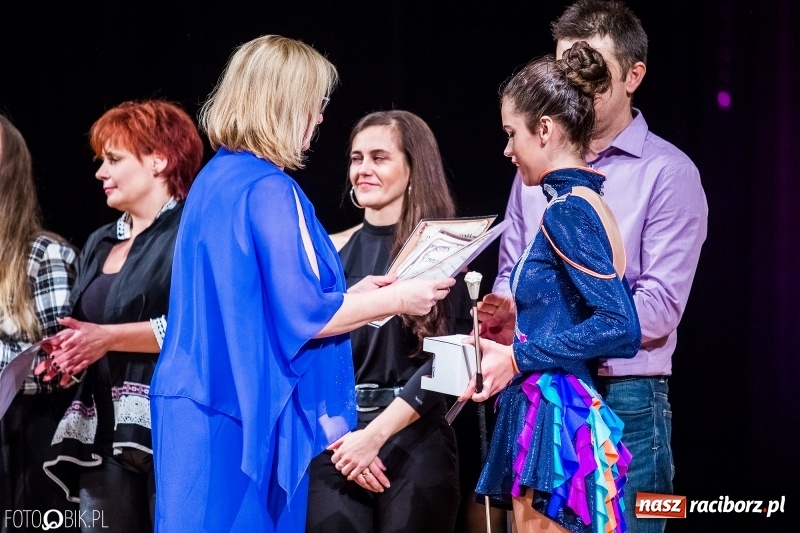 Zdjęcie w galerii na portalu naszraciborz.pl: 20 lat z tańcem. Jubileuszowy koncert Źródła na deskach RCK  wiadomości z regionu