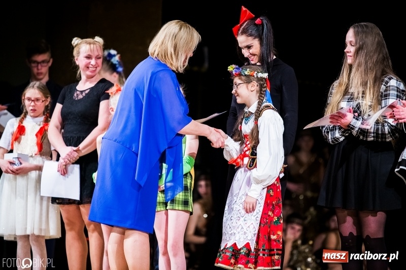 Zdjęcie w galerii na portalu naszraciborz.pl: 20 lat z tańcem. Jubileuszowy koncert Źródła na deskach RCK  wiadomości z regionu