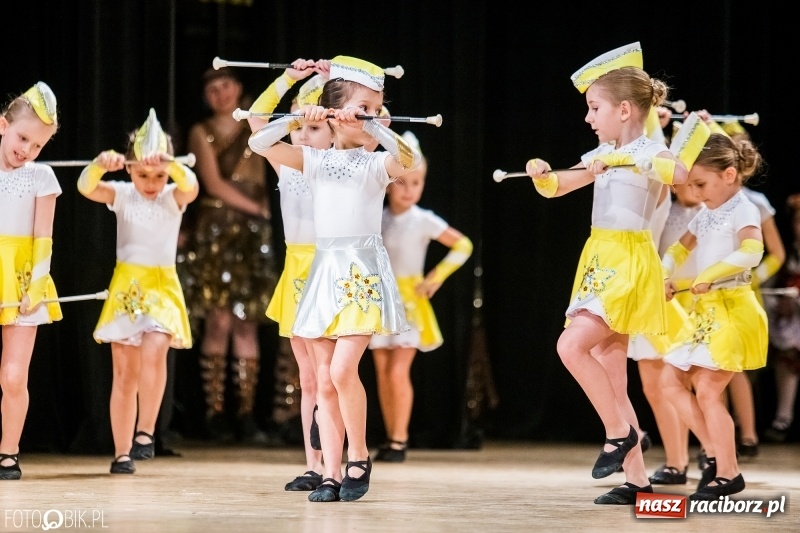 Zdjęcie w galerii na portalu naszraciborz.pl: 20 lat z tańcem. Jubileuszowy koncert Źródła na deskach RCK  wiadomości z regionu