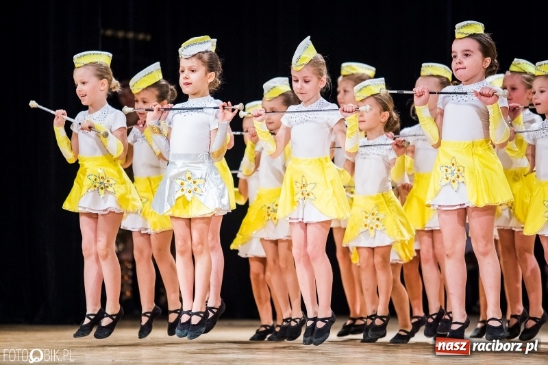 Zdjęcie w galerii na portalu naszraciborz.pl: 20 lat z tańcem. Jubileuszowy koncert Źródła na deskach RCK  wiadomości z regionu