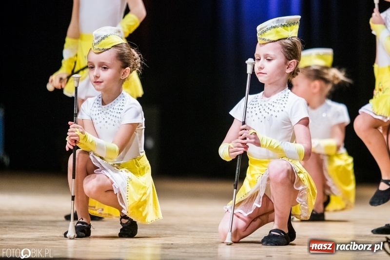 Zdjęcie w galerii na portalu naszraciborz.pl: 20 lat z tańcem. Jubileuszowy koncert Źródła na deskach RCK  wiadomości z regionu