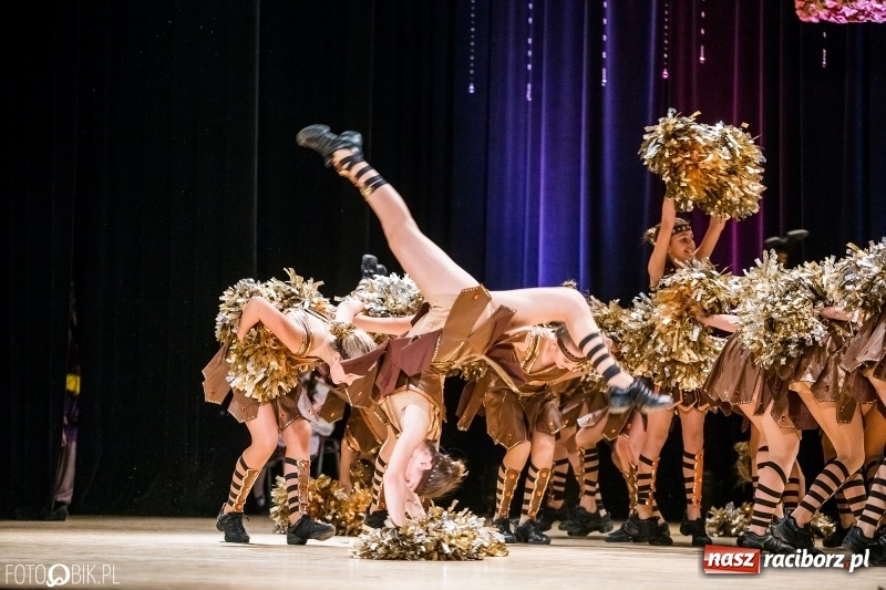 Zdjęcie w galerii na portalu naszraciborz.pl: 20 lat z tańcem. Jubileuszowy koncert Źródła na deskach RCK  wiadomości z regionu