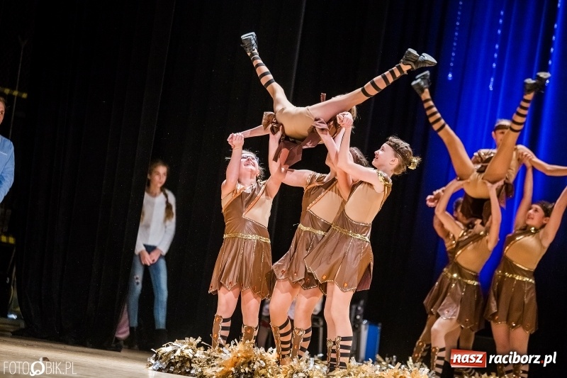 Zdjęcie w galerii na portalu naszraciborz.pl: 20 lat z tańcem. Jubileuszowy koncert Źródła na deskach RCK  wiadomości z regionu