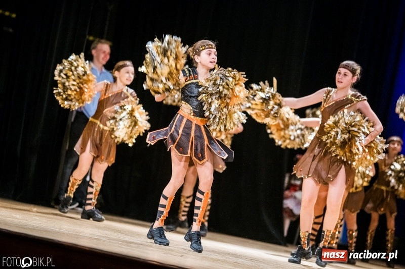 Zdjęcie w galerii na portalu naszraciborz.pl: 20 lat z tańcem. Jubileuszowy koncert Źródła na deskach RCK  wiadomości z regionu