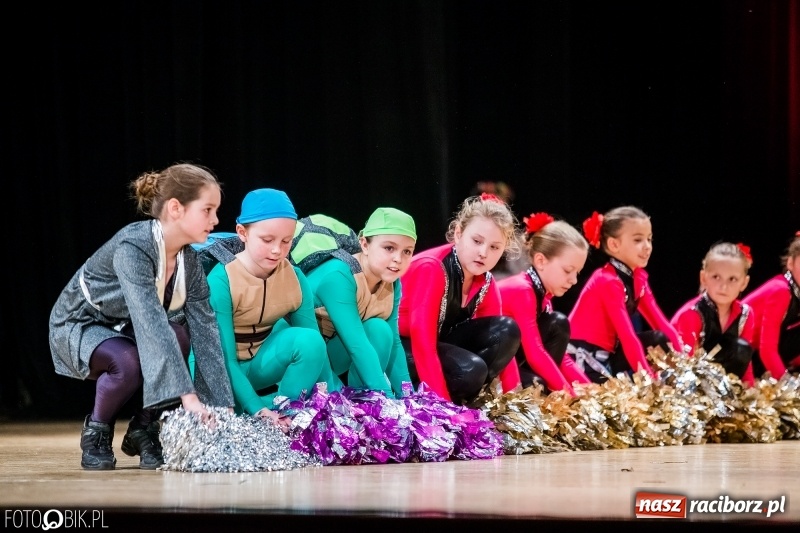 Zdjęcie w galerii na portalu naszraciborz.pl: 20 lat z tańcem. Jubileuszowy koncert Źródła na deskach RCK  wiadomości z regionu