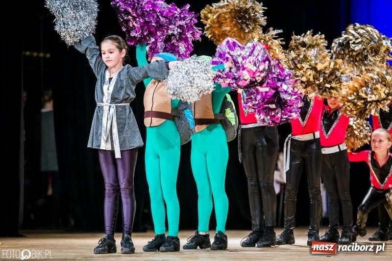 Zdjęcie w galerii na portalu naszraciborz.pl: 20 lat z tańcem. Jubileuszowy koncert Źródła na deskach RCK  wiadomości z regionu