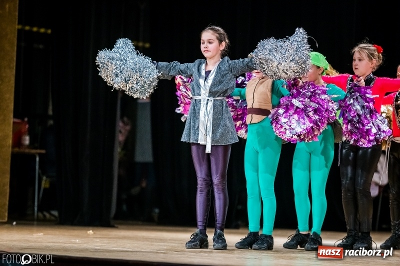 Zdjęcie w galerii na portalu naszraciborz.pl: 20 lat z tańcem. Jubileuszowy koncert Źródła na deskach RCK  wiadomości z regionu
