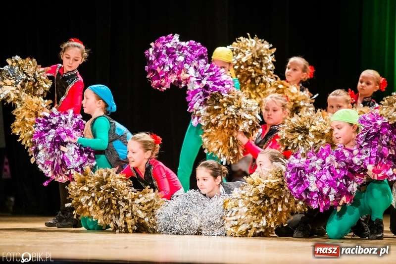 Zdjęcie w galerii na portalu naszraciborz.pl: 20 lat z tańcem. Jubileuszowy koncert Źródła na deskach RCK  wiadomości z regionu