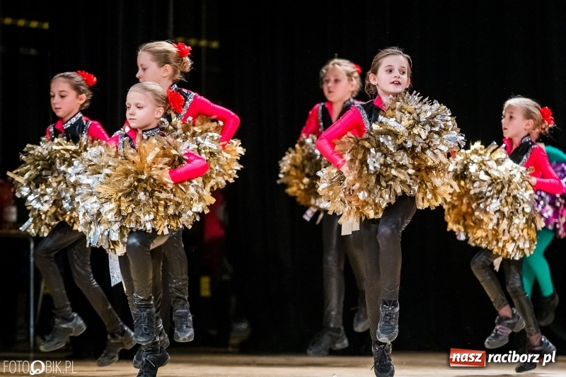 Zdjęcie w galerii na portalu naszraciborz.pl: 20 lat z tańcem. Jubileuszowy koncert Źródła na deskach RCK  wiadomości z regionu