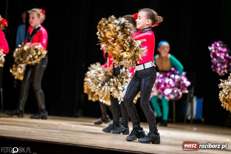 Zdjęcie w galerii na portalu naszraciborz.pl: 20 lat z tańcem. Jubileuszowy koncert Źródła na deskach RCK  wiadomości z regionu